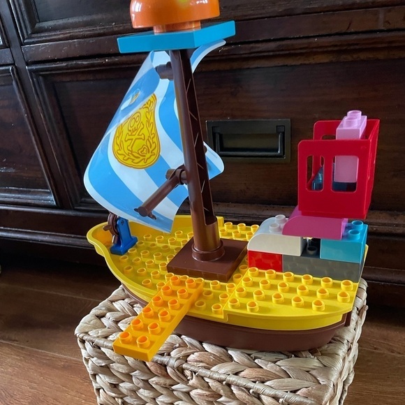 Lego x Disney duplex Jake the Pirate ship with random bricks - Picture 4 of 5